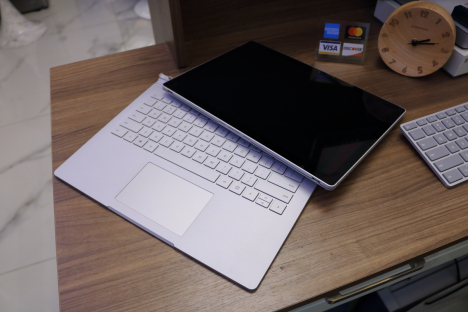 Surface Book ( i7/8GB/256GB ) 5